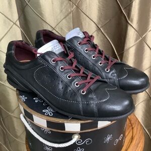 EUC- Ecco Unisex Leather Wingtip Lace Up Sneakers
